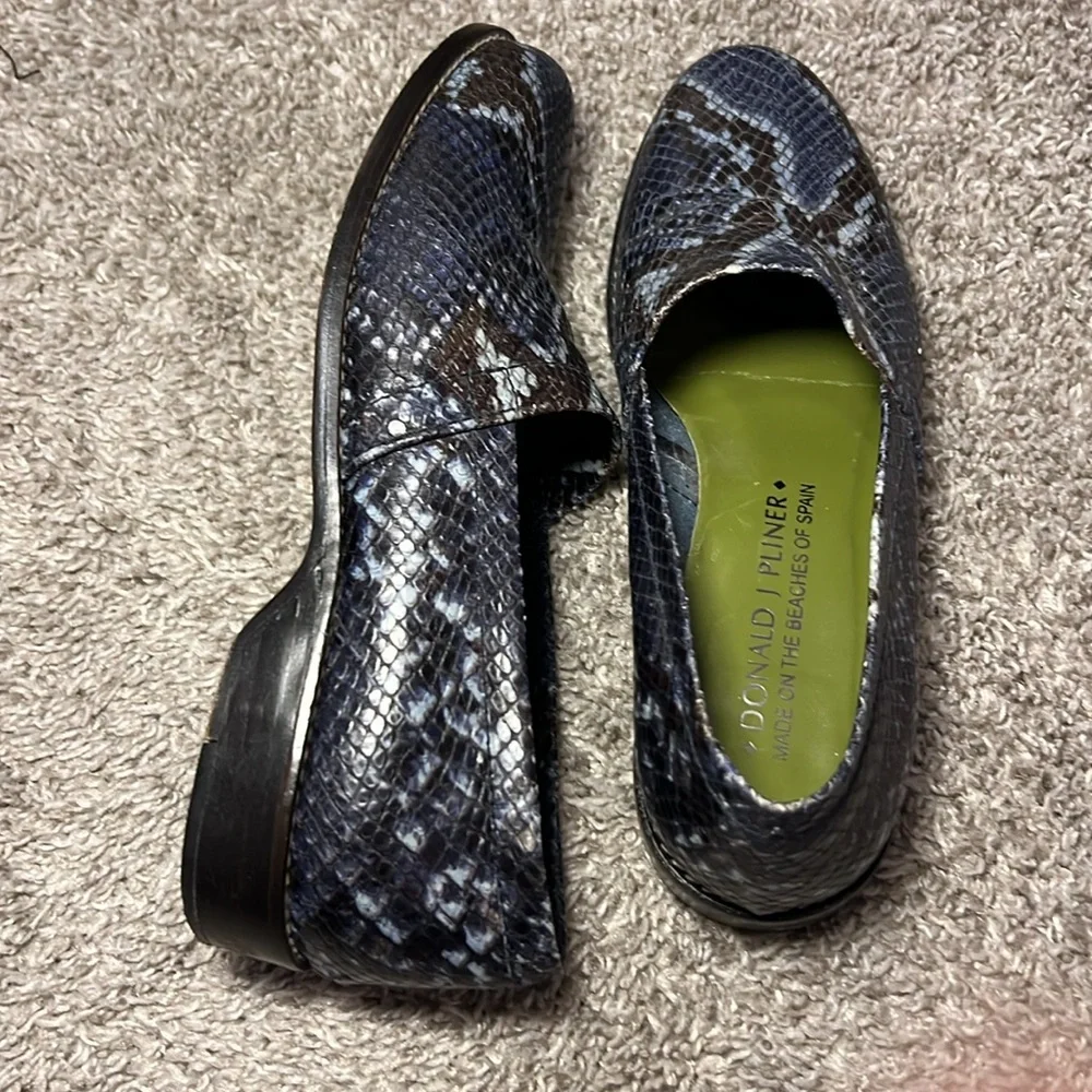Women’s Donald‎ J Pliner brown leather loafers Snakeskin 5.5 51/2 Flats Comfy